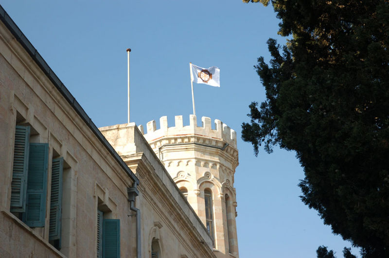Поднятие флага на Сергиевском подворье ИППО. © Иерусалимское отделение ИППО