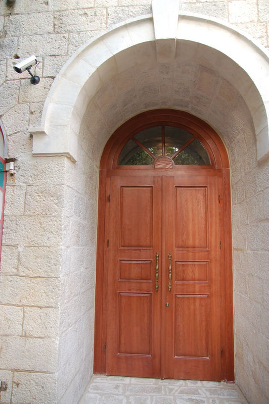 Новая дверь народной трапезной. © Иерусалимское отделение ИППО