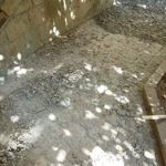 Слой бетона скрывал историческую кладку каменной дорожки XIX века. © Иерусалимское отделение ИППО