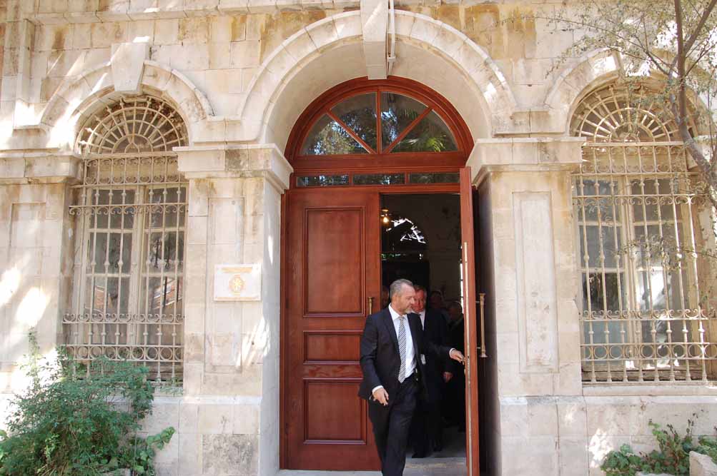Новая дверь в востоный корпус Сергиевского повдорья. © Иерусалимское отделение ИППО