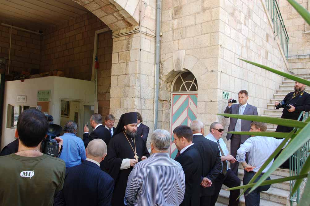 В ожидании прибытия председателя ИППО С.В.Степашина на Сергиевское подворье. © Иерусалимское отделение ИППО