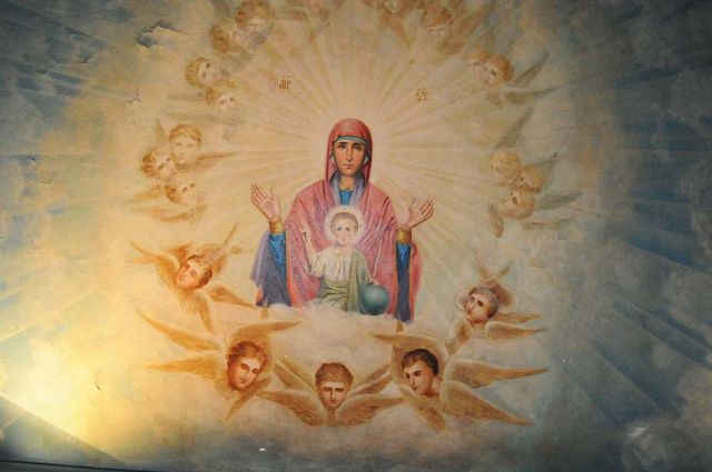 Образ Божией Матери Замение на потолке народной трапезной Сергиевского подворья