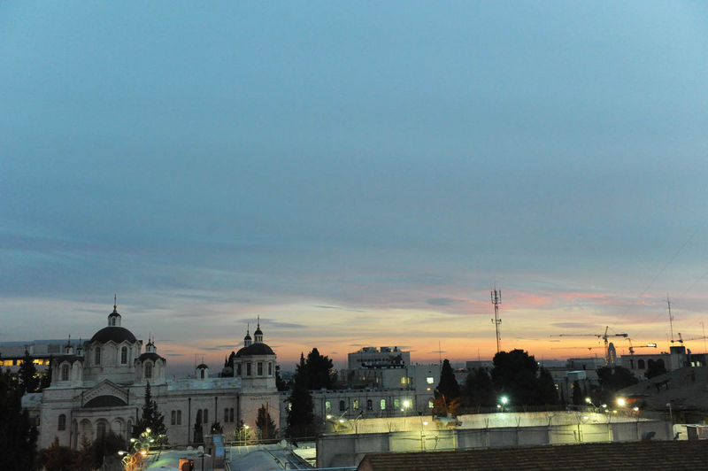 Вид с крыши Сергиевского подворья на Троицкий собор РДМ. © Иерусалимское отделение ИППО