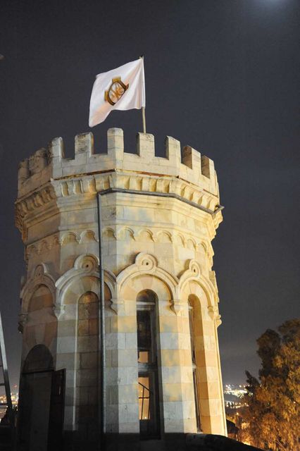 Новый флаг ИППО на южной башне Сергиевского подворья в годовщину возвращения подворья России