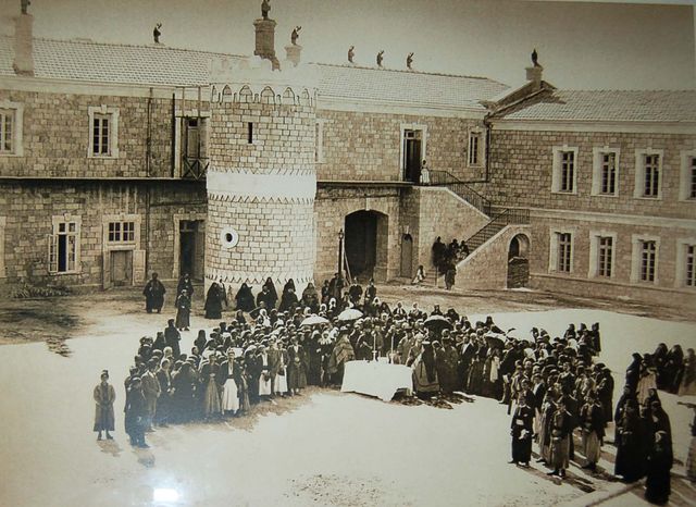 Молебен во время освящения Сергиевского подворья ИППО в 1889 году.
