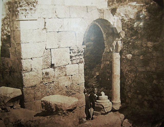 Конрад Шик на русских раскопках. 1883 год. © Иерусалимское отделение ИППО