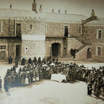 Молебен в дворе во время освящения Сергиевского подворья 20 октября 1889 года. © Иерусалимское отделение ИППО