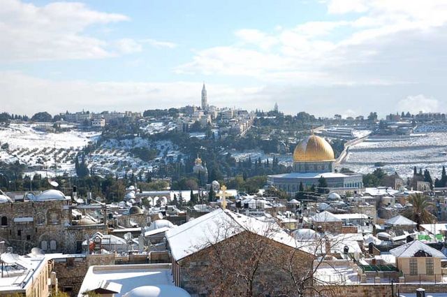 Вид на Елеонскую гору с колокольни храма Гроба Господня. Фото © паломнический центр "Россия в красках" в Иерусалиме