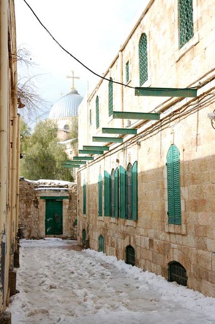Вид на храм Гроба Господня с восточной стороны. Фото © паломнический центр "Россия в красках" в Иерусалиме