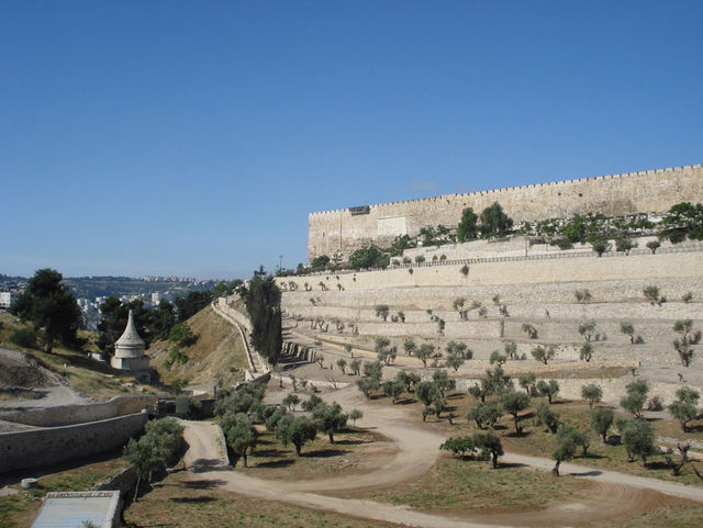 Иософатова долина и стены старого города Иерусалима. © Фото Натальи Ковровой