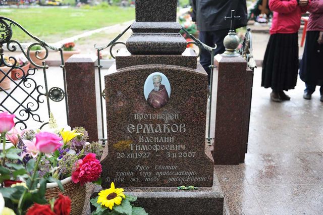 Могила протоиерея Василия Ермакова на Серафимовском кладбище в Петербурге. © Иерусалимское отделение ИППО