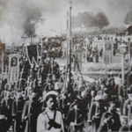 Хоругвеносцы во время крестного хода. Фото 1903 г. © Иерусалимское отделение ИППО
