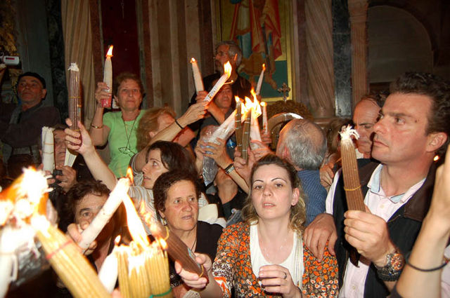 Православные паломники со всего мира радуются торжеству события. Фото © паломнический центр "Россия в красках"