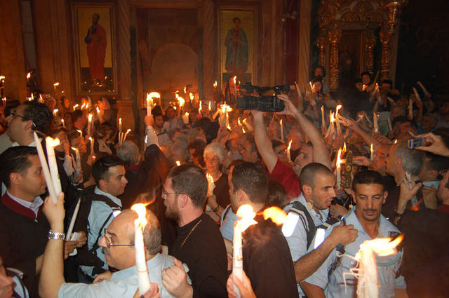 Благодатный Огонь - предвестник Светлого Христова Воскресения! Фото © "Россия в красках" в Иерусалиме