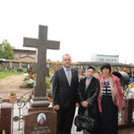 Председатель православного Общества "Россия в красках" в Иерусалиме на могиле своего духовного отца