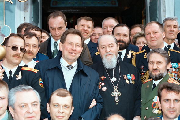 Протоиерей Василий Ермаков. Празднование 9-го мая с военными. Фото © Александр Сетраков