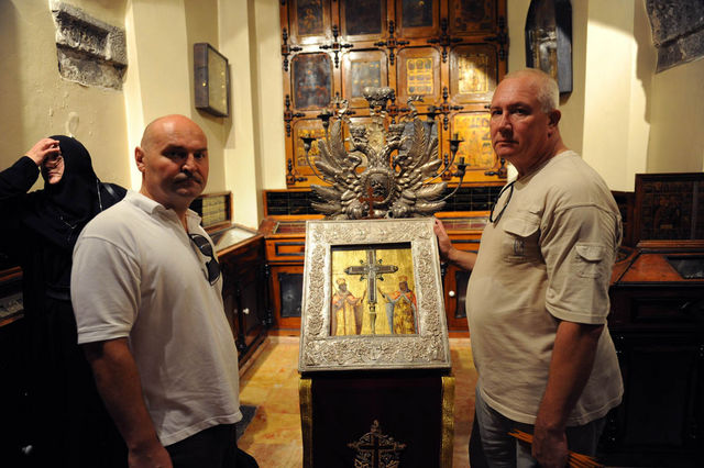 В игуменской Святогробского братства. Икона св. Константина и Елены с частицей Честного Животворящего Креста Господня