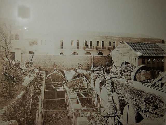 Строительство цистерны для сбора дождевой воды на Сергиевском подворье. © Иерусалимское отделение ИППО