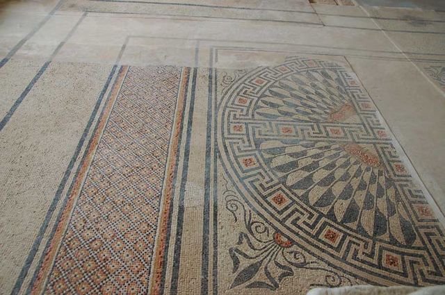 Мозаики римской общественной бани