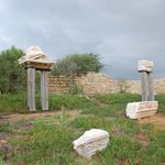 Выставка архитектурных элементов различных периодов в южной части археологического парка Кейсарии