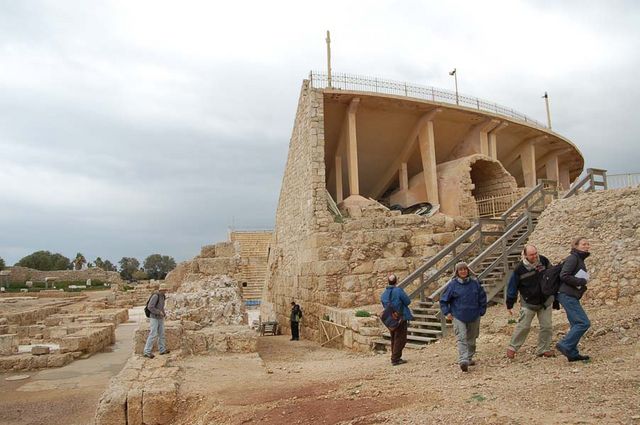 Элементы реконструкции римского театра в Кейсарии