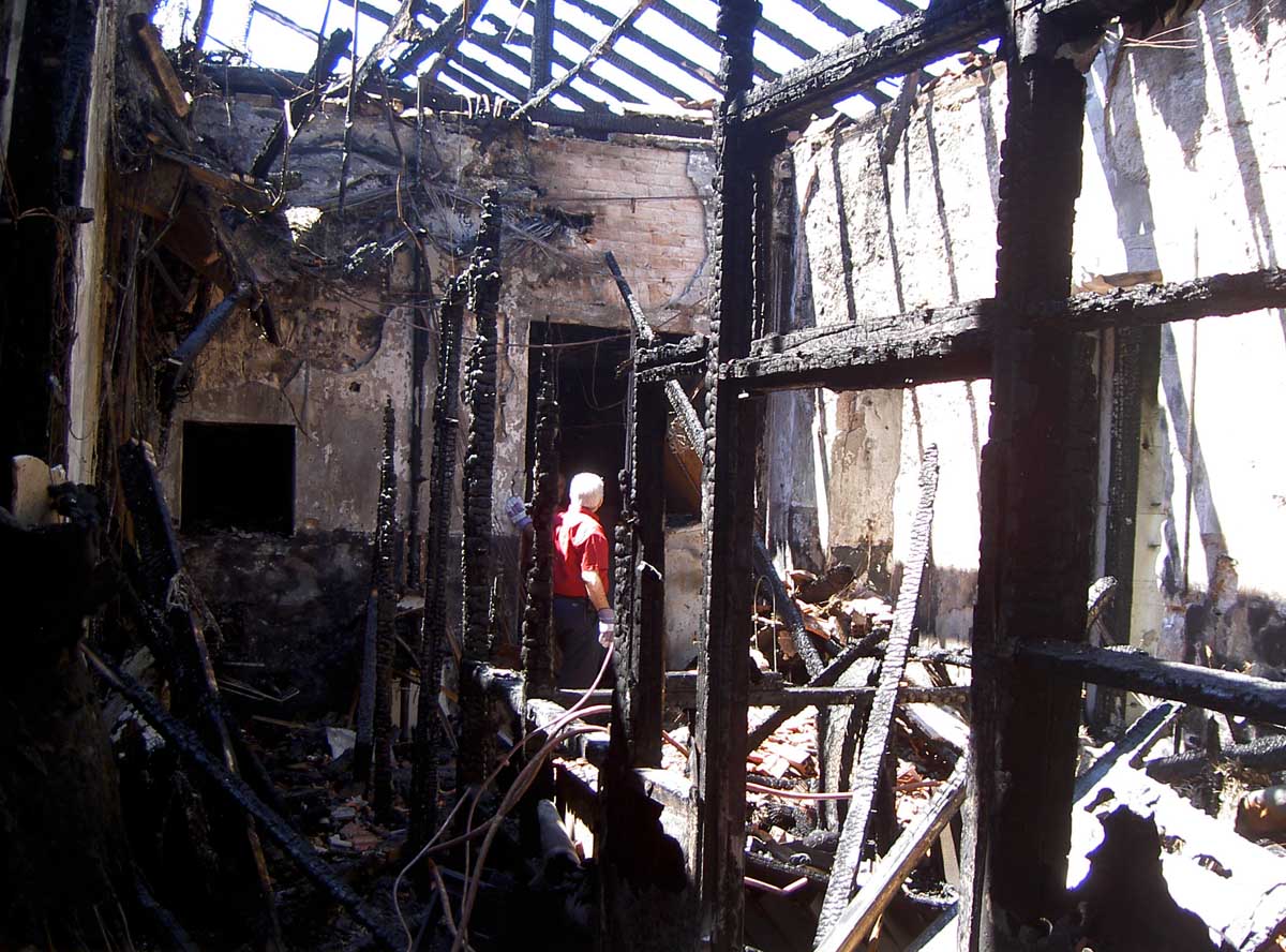 Восточный корпус Сергиевского подворья после пожара 20 января 2002 года