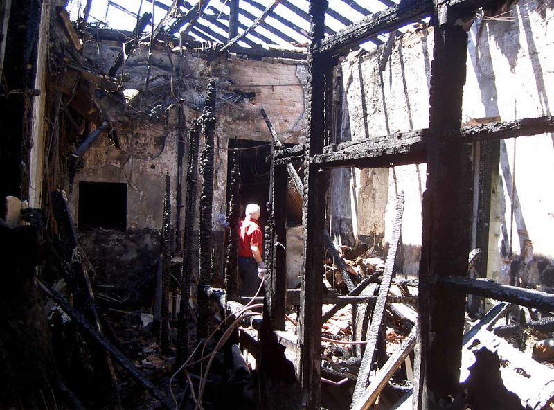 Восточный корпус Сергиевского подворья после пожара 20 января 2002 года