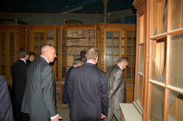15 декабря 2008 г. Делегация ИППО во главе с Председателем ИППО С.В. Степашиным осматривает народную трапезную