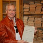 12 февраля 2009 г. Ю.А Грачёв знакомится с библиотекой Сергиевского подворья ИППО в народной трапезной