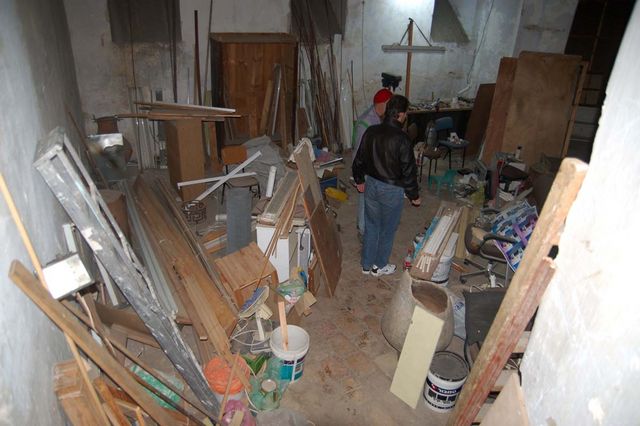 10 февраля 2009 г. Помещение бывшего продовольственного склада ИППО в восточном корпусе завалено вещами