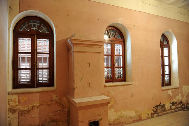 24 января 2010 г. Новые окна и ставни квартиры эконома Сергиевского подворья