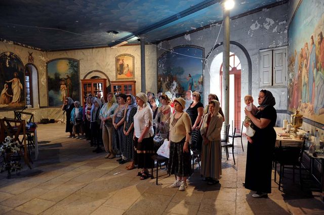 14 апреля 2010 г. Группа паломников из Москвы и Зеленограда на Сергиевском подворье в Иерусалиме