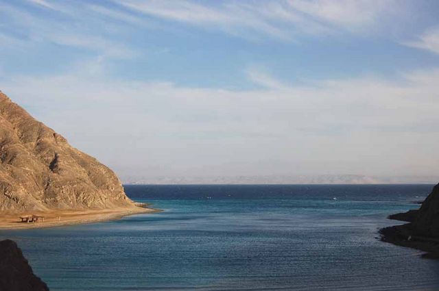 Синай. Акабский залив Красного моря. На противоположной стороне горы Иордании. © Паломнический центр "Россия в красках