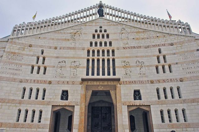 Фасад католической базилики Благовещения в Назарете, построенной на месте дома Иосифа и Марии