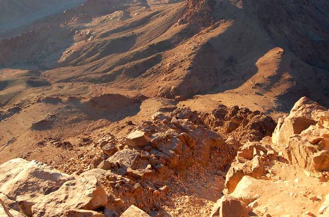 Гора Джебель Зеир и долина Вади Эш-Садад. Высота 2600 м. © Православный паломнический центр "Россия в красках"