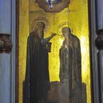 Икона причащения Марии Египетской преподобным Зосимой в иконостасе верхнего храма