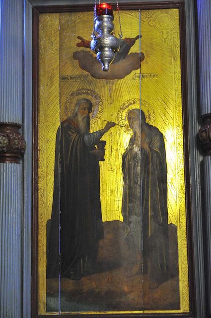 Икона причащения Марии Египетской преподобным Зосимой в иконостасе верхнего храма