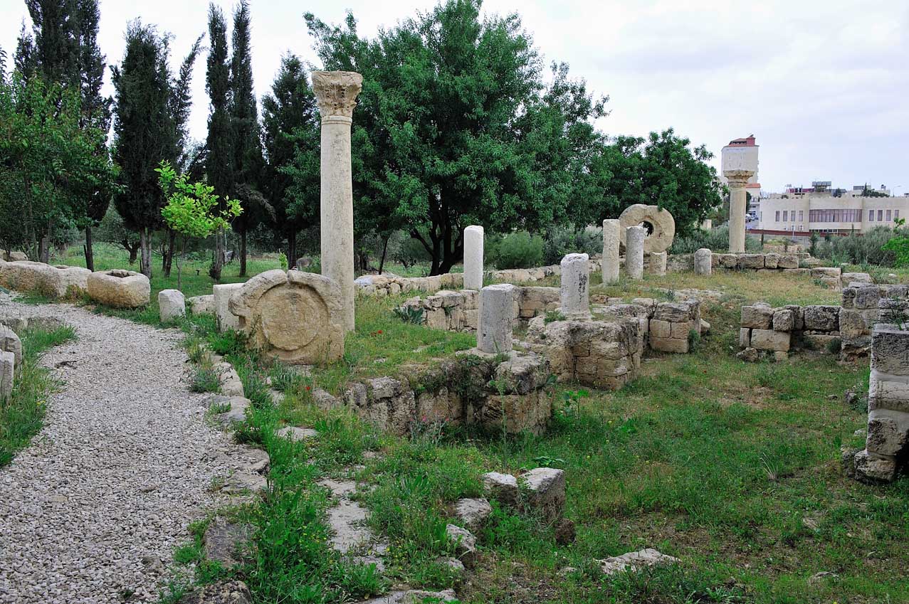 Остатки разрушенного византийского храма на Поле Пастушков в селении Бейт Сахур