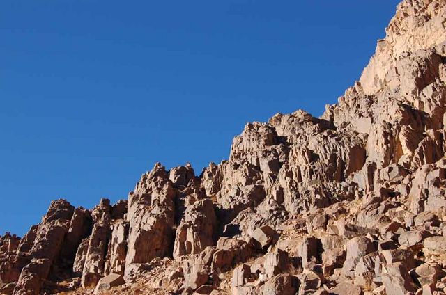 Причудливые формы гранитных пород горы Моисея (Джебель Муса)
