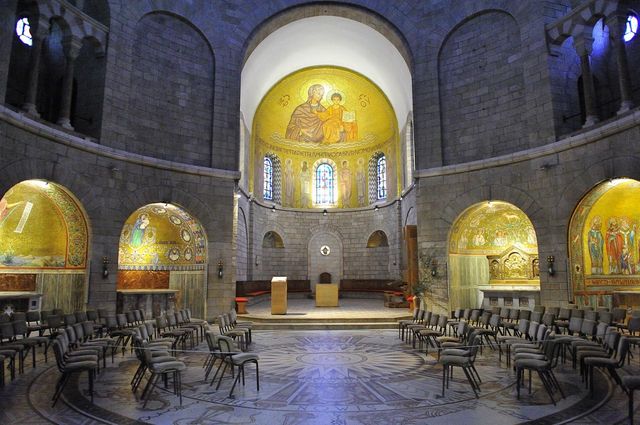 Интерьер католической базилики Успения Божьей Матери (Дормицион) на горе Сион