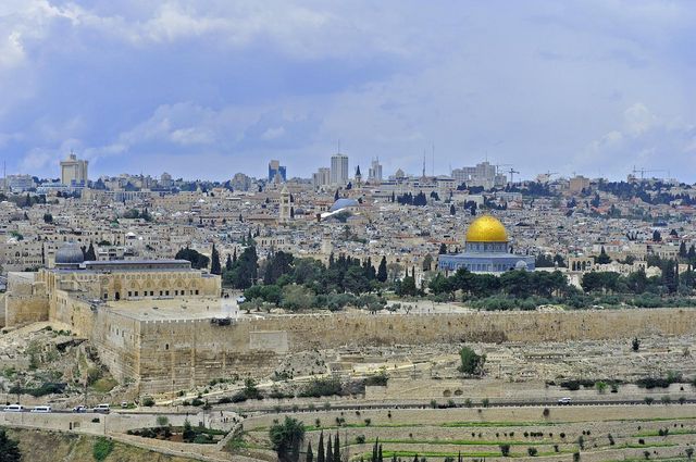 Вид на Храмовую гору и старый город Иерусалима со смотровой площадки на Елеонской горе