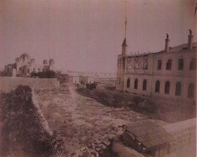 Вид на южную часть фасада Сергиевского подворья. 1888 год.