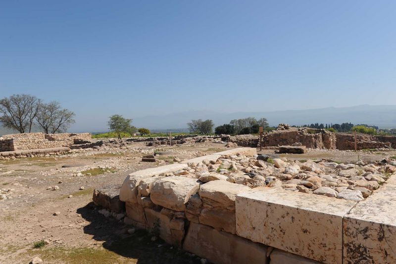 Руины дворца царей Хацора ханаанского. Поздний бронзовый век I. (XIV- XIII вв. до н.э.)