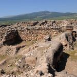 Руины израильской крепости периода царя Ахава (IX в. до н.э.) и культовая сцена периода Судей (XI в. до н.э.)