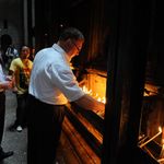 Поминальная свеча в Троицкую родительскую субботу у Гроба Господня в Иерусалиме
