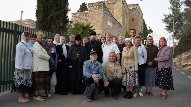 Делегация Калужского отделения ИППО напротив Крестного монастыря в Иерусалиме