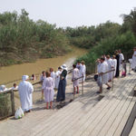 Паломники из Санкт-Петербурга на подлинном месте Крещения на реке Иордан