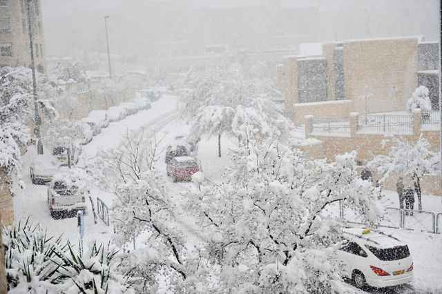 Святой град Иерусалим в снегу