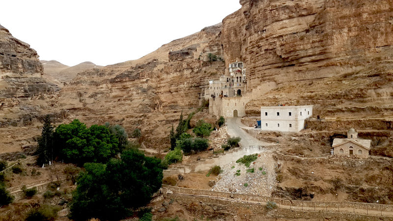 Монастырь свв. Иоанна и Георгия Хозевитов в Иудейской пустыне. Ущелье Вади Кельт