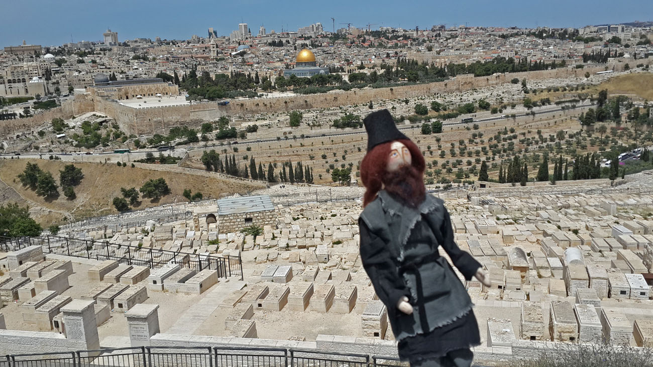 "Паломник Серафим" на фоне святого Града Иерусалима